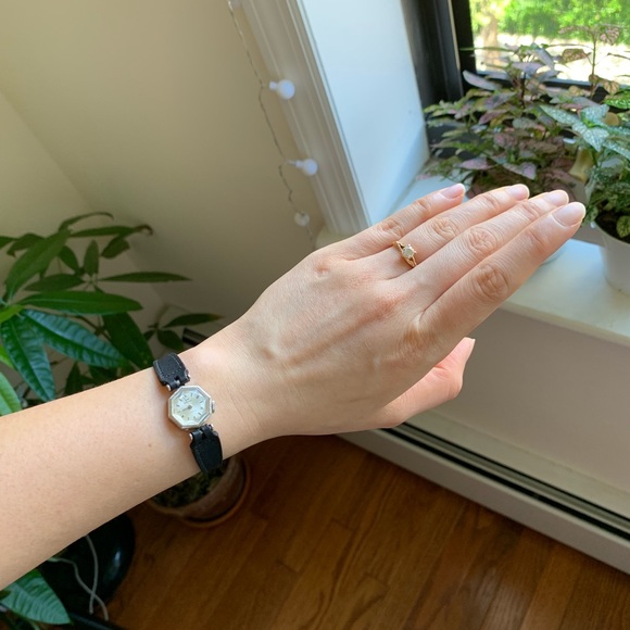 SOLD! RARE Vintage Women Swiss Watch (Waltham) - Picture 3 of 5